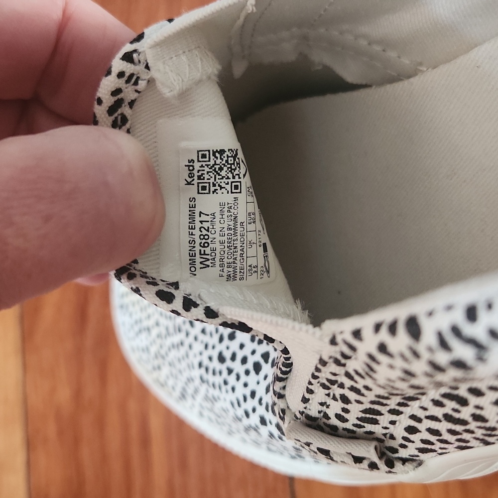 Keds Slip-On Sneakers in White with Black Print 9.5 - Picture 11 of 11